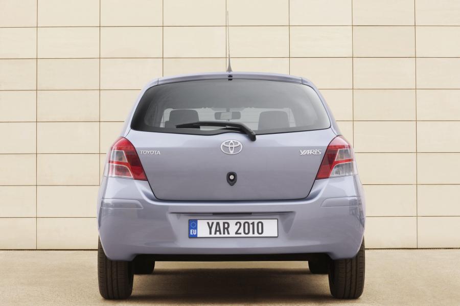  Toyota Yaris 2009 года  (фото 16 из 59)